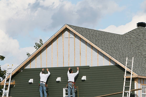 Professional Vinyl Siding technician working in Bannock, OH